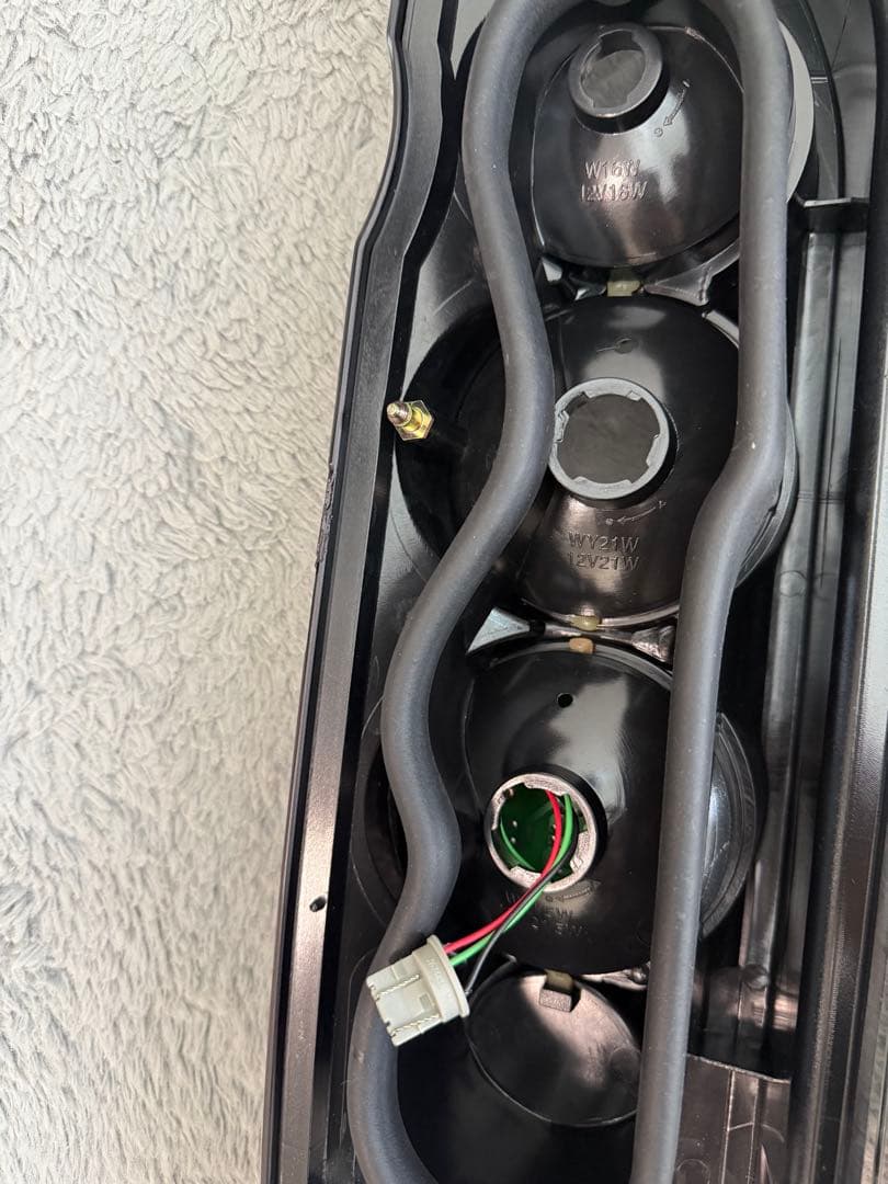 ハイエース200系ユーロテールLEDテールランプ 左右セット クリア/レッド