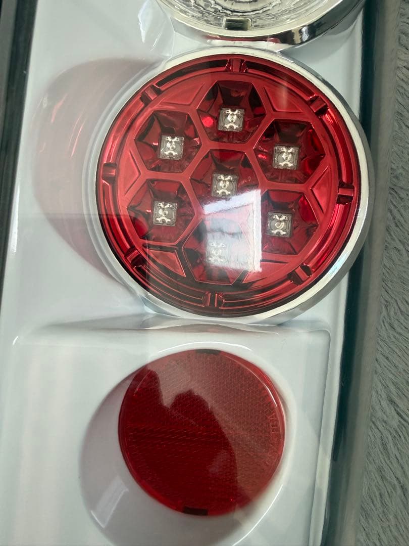 ハイエース200系ユーロテールLEDテールランプ 左右セット クリア/レッド