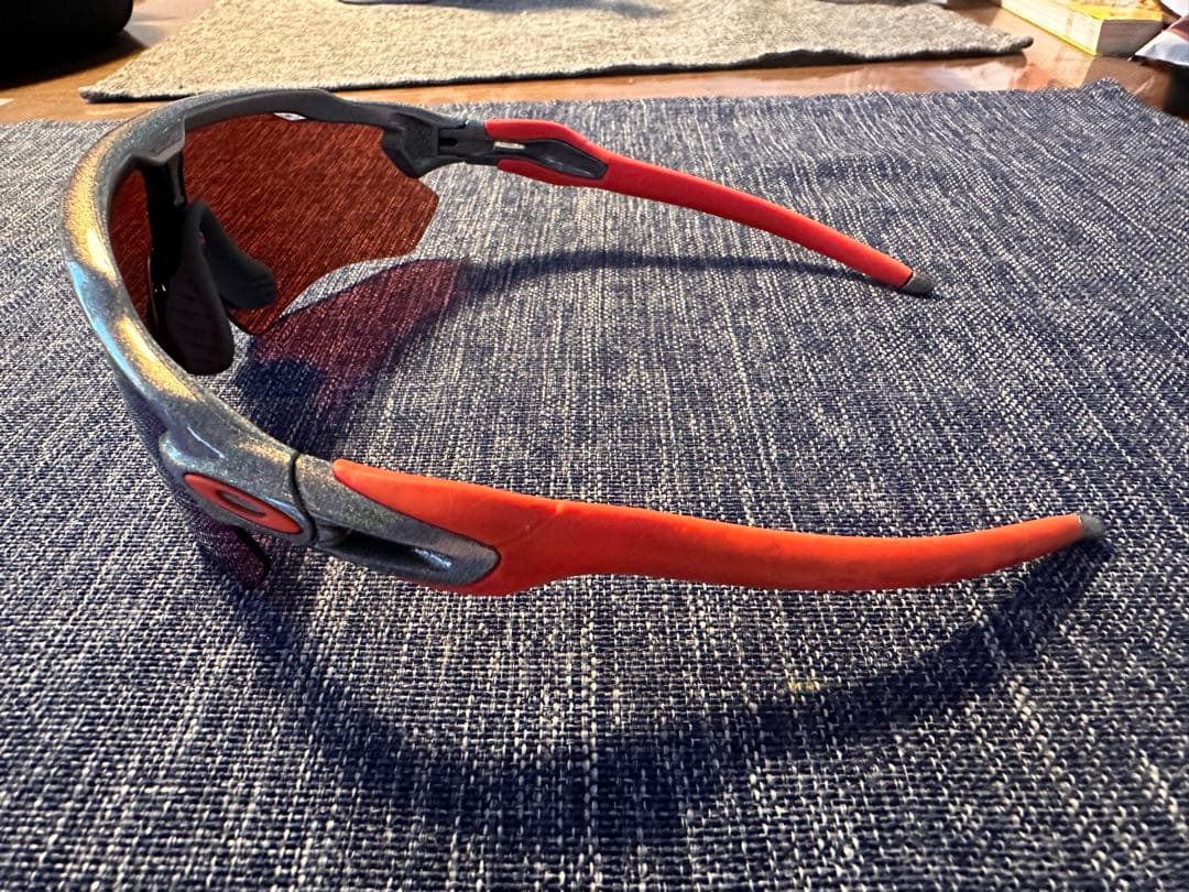 むーちゃーぶ　Oakley スポーツサングラス レッド/オレンジ/ブルー