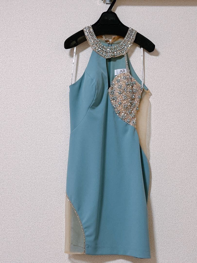 ビジュー装飾タイトフィットミニドレス　Mサイズ