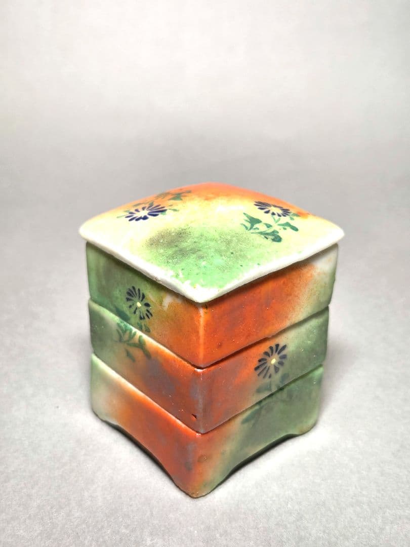 古い小さな雛道具　食器いろいろ