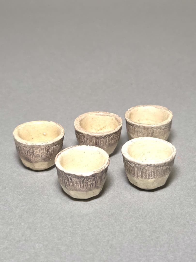 古い小さな雛道具　食器いろいろ