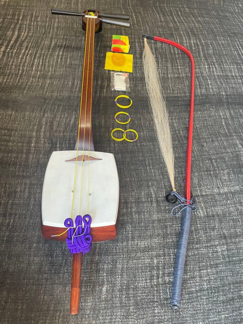 和胡弓　　花梨延棹　花梨胴　竹弓　付属品