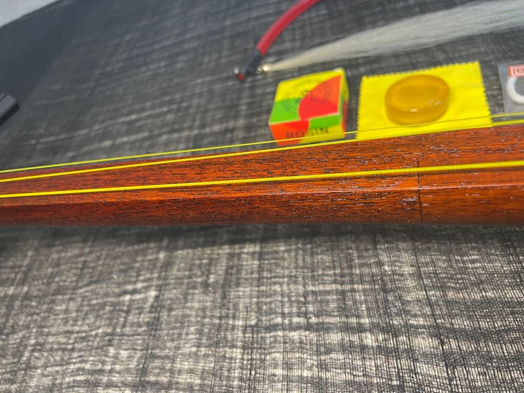 和胡弓　　花梨延棹　花梨胴　竹弓　付属品