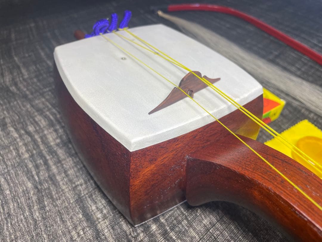 和胡弓　　花梨延棹　花梨胴　竹弓　付属品