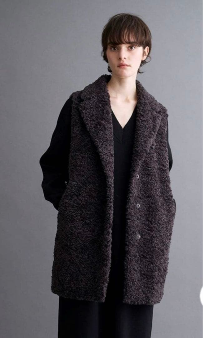 【未使用に近い】 スリードッツ　プードルボア　テーラードベスト　人気完売色