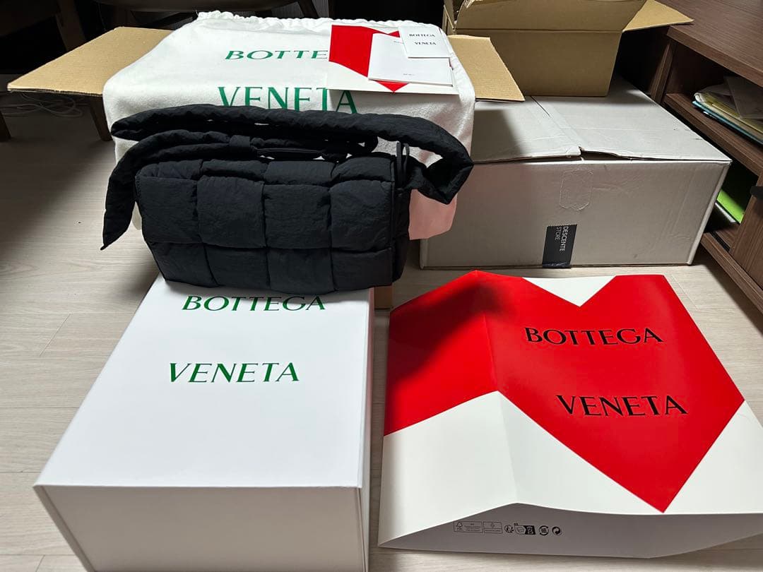 Bottega Veneta パテッド　テック　カセット
