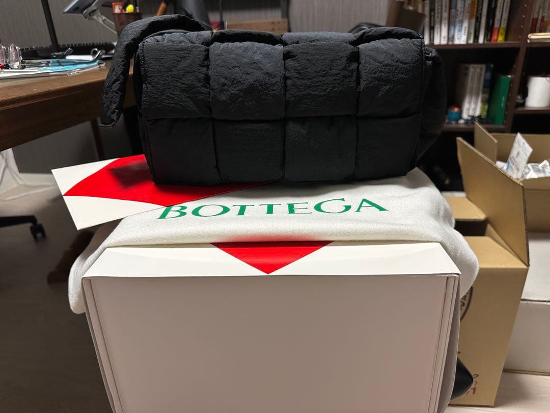 Bottega Veneta パテッド　テック　カセット