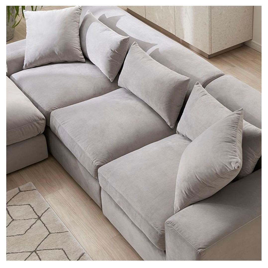グレー L字型ソファ 5つのクッション付き