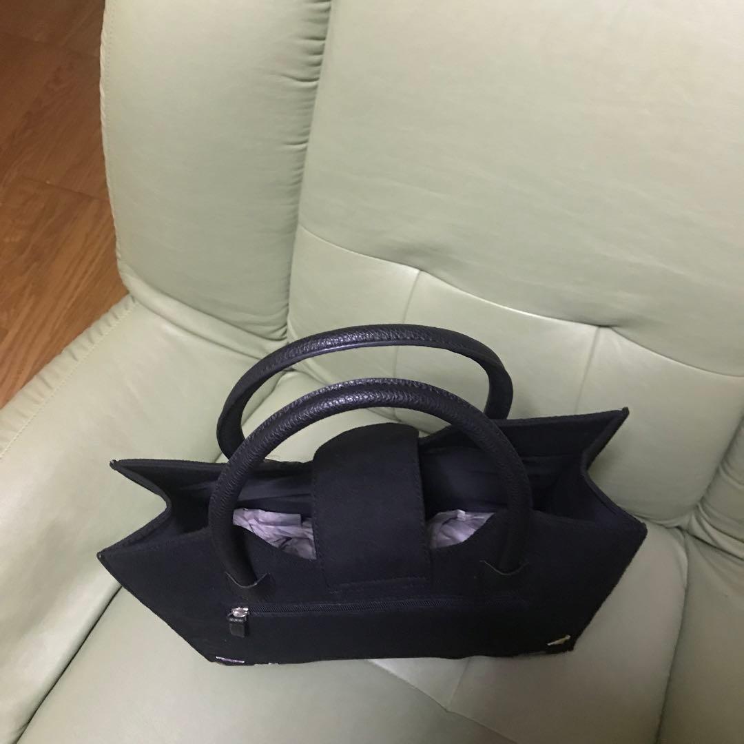 黒と花柄のレディースバック　okajima 手提げ