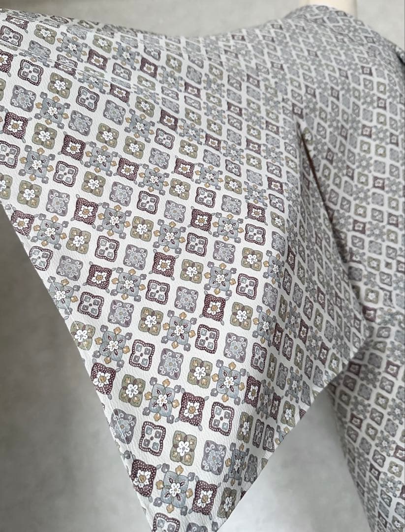 a07 未使用 花模様 正絹 小紋 裄 64.5