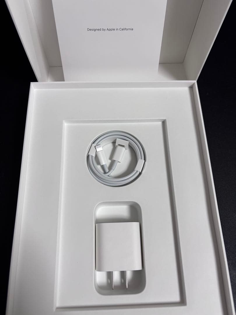 でかし　iPad 第8世代 32GB、Apple pencil、ケース