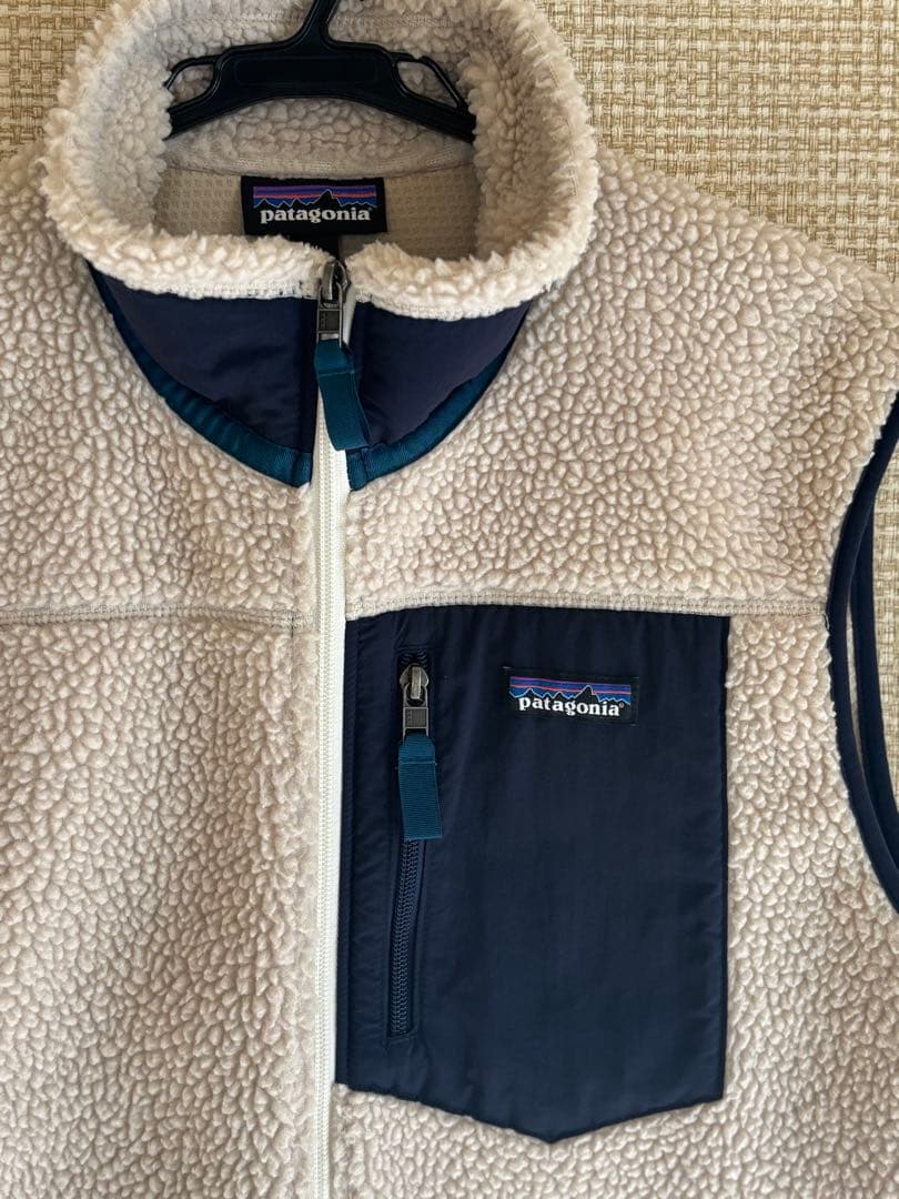 patagonia ジップアップベスト クリーム/ネイビー