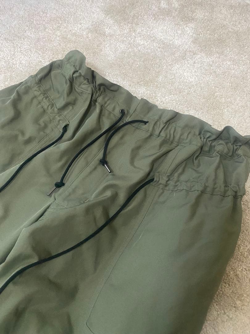 JUN MIKAMI ポリエステルツイルヴァリアブルパンツ　カーキ