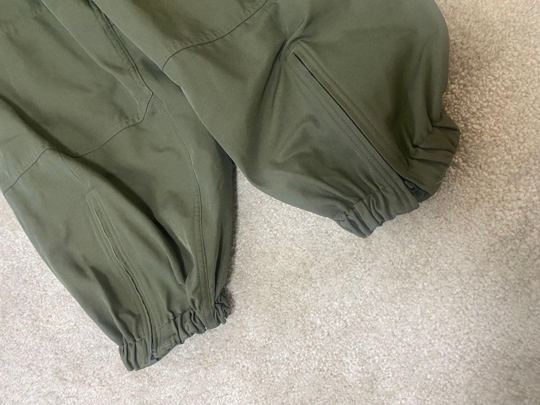 JUN MIKAMI ポリエステルツイルヴァリアブルパンツ　カーキ