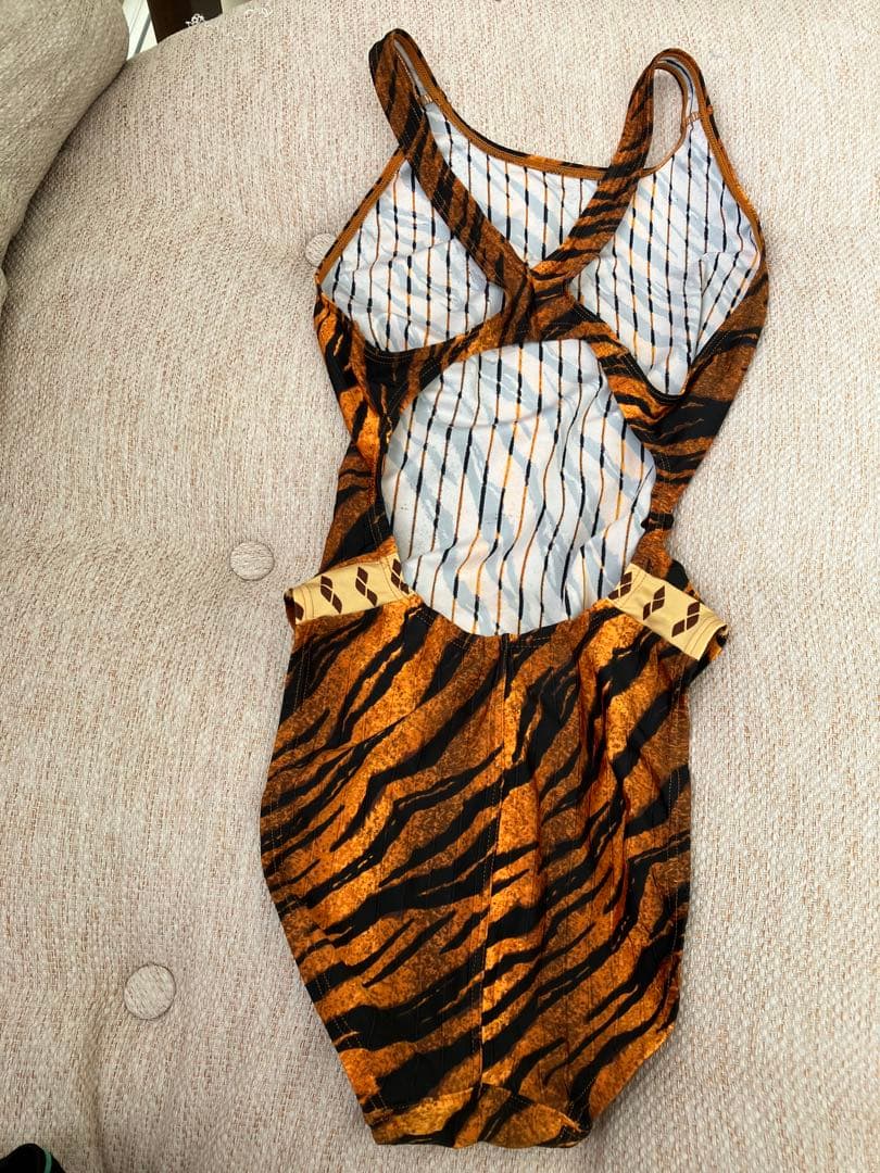 アリーナトラ柄 水着