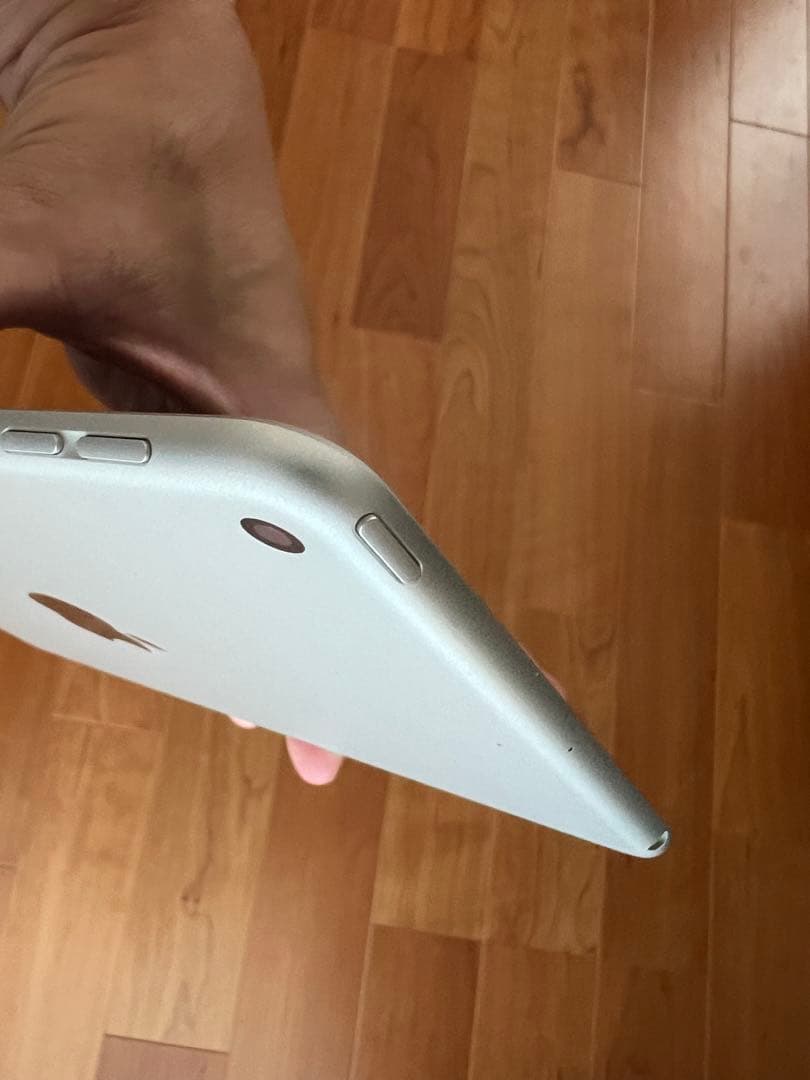 iPad シルバー 7.9インチ　第5世代　mini 64GB Wi-Fi