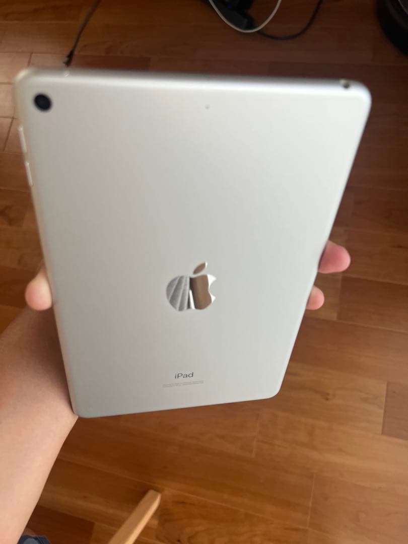 iPad シルバー 7.9インチ　第5世代　mini 64GB Wi-Fi