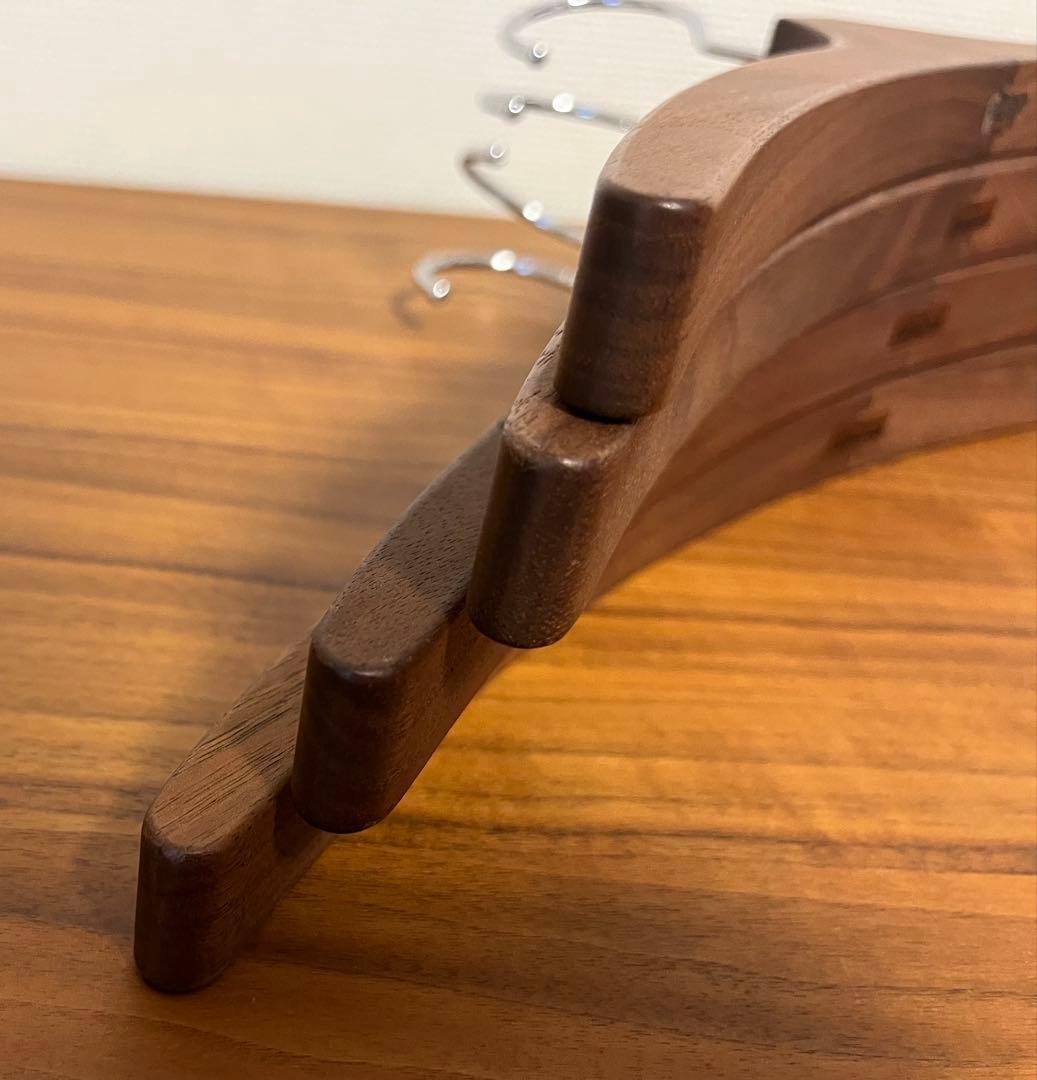 【新品・４本セット】 高級無垢　cosine(コサイン)ハンガー　木製