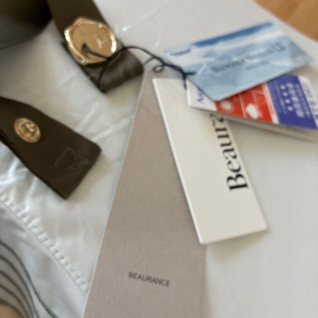 ビューランス　持ち手付き晴雨兼用日傘　ホワイト×カーキライン刺繍