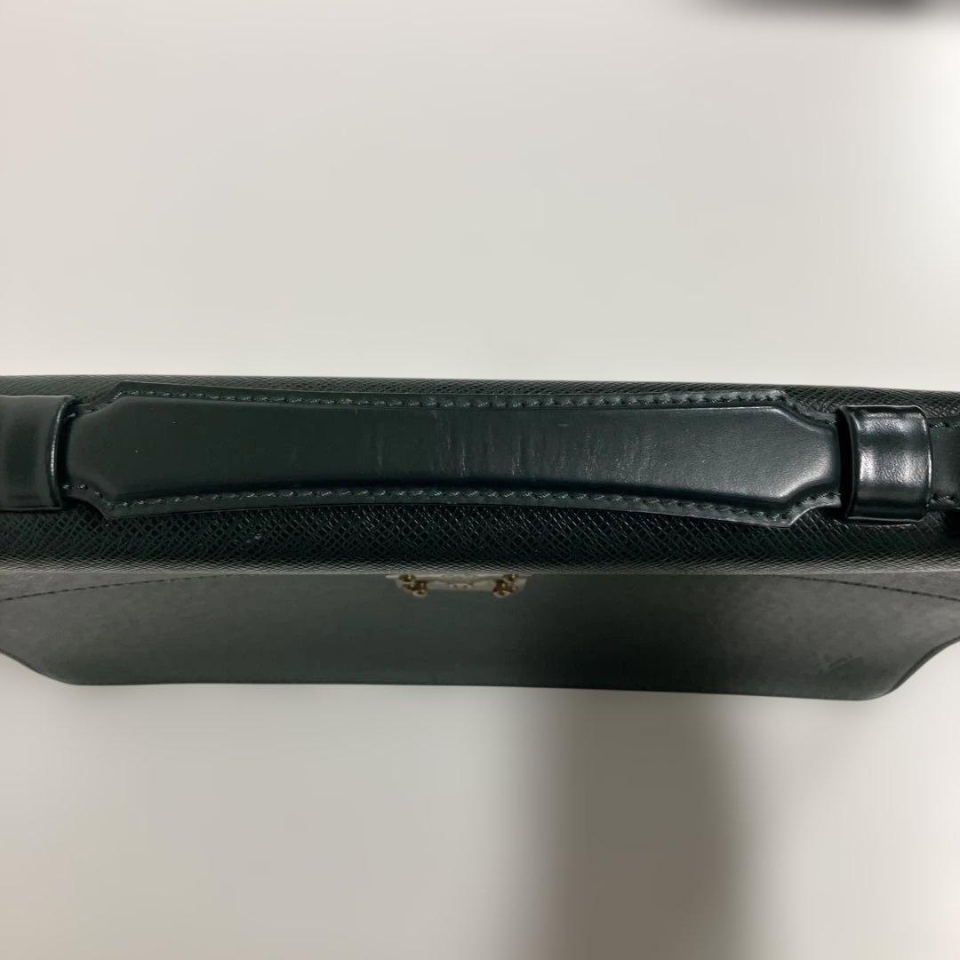 ルイヴィトン　ブランド　グリーン　ビジネスバッグ　タイガ　メンズ　レディース