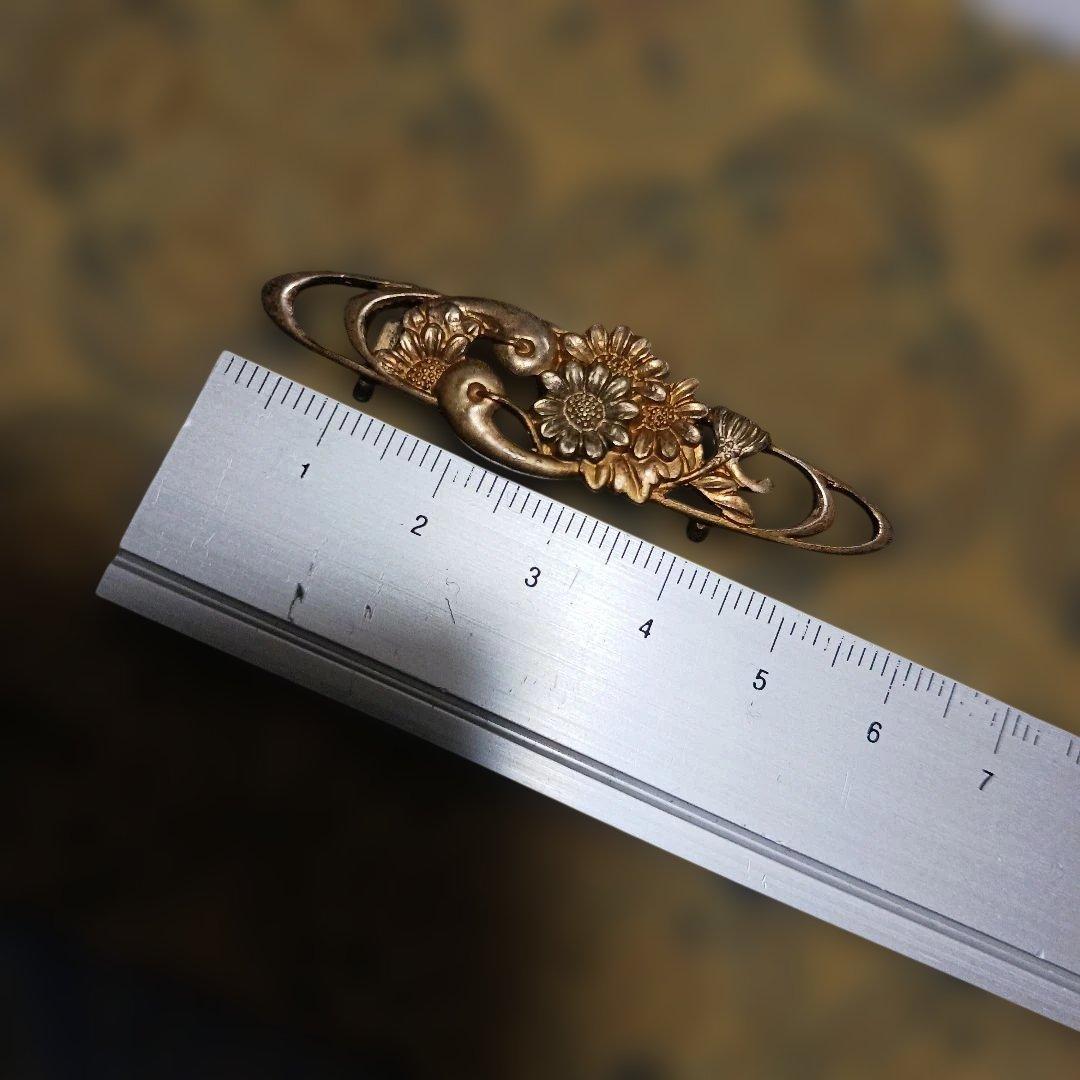 波紋と勾玉(波紋音と真琴？)と菊　帯留　金工　アンティーク