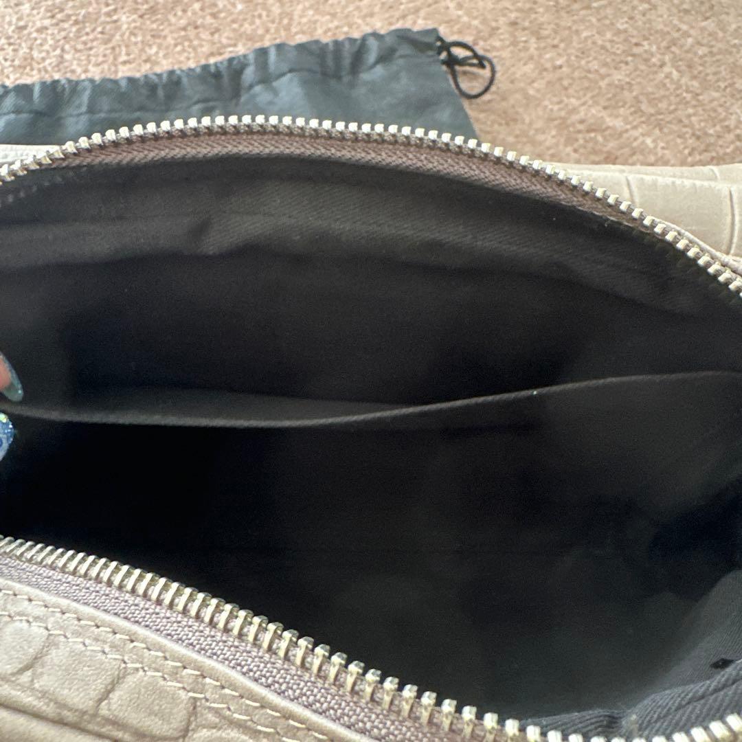 m.u.lクロコ型押しボディーバック