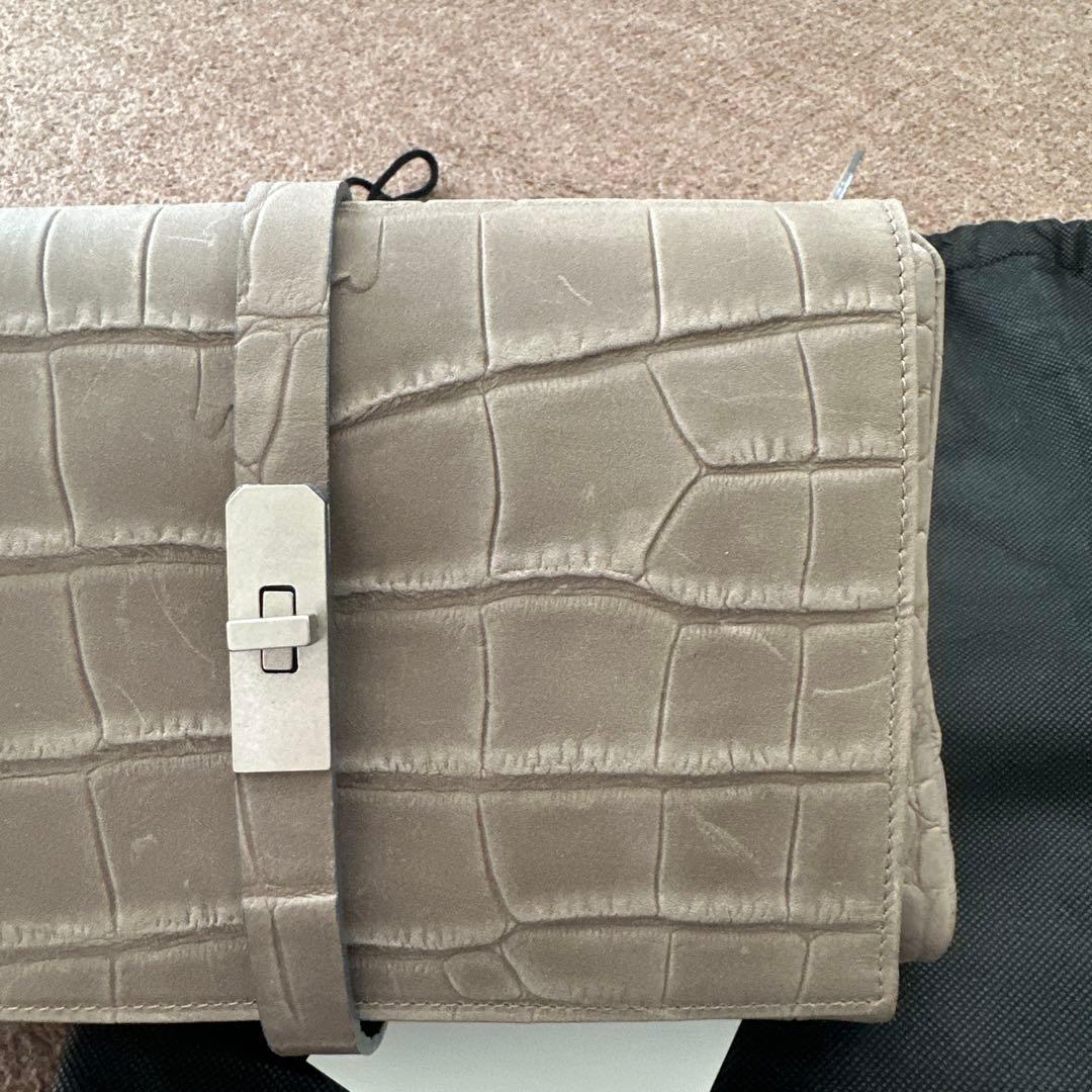 m.u.lクロコ型押しボディーバック