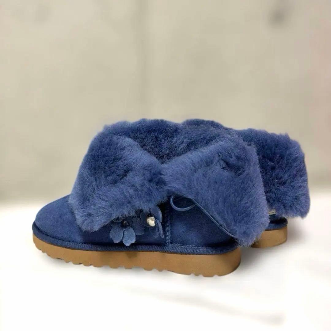 UGG ネイビー ブルーフラワーチャーム付き