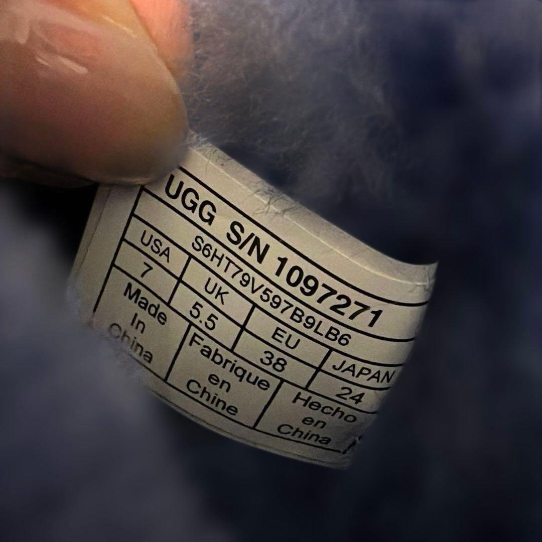 UGG ネイビー ブルーフラワーチャーム付き