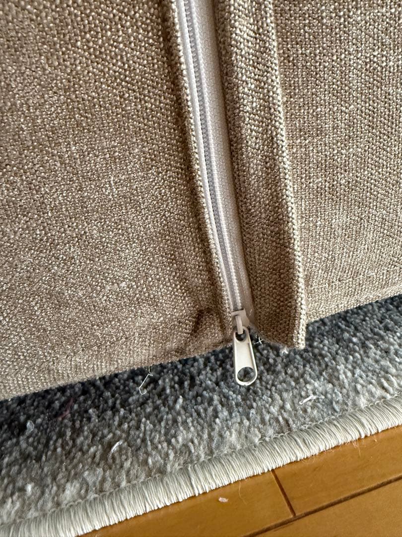 ベージュのファブリックコーナーソファ