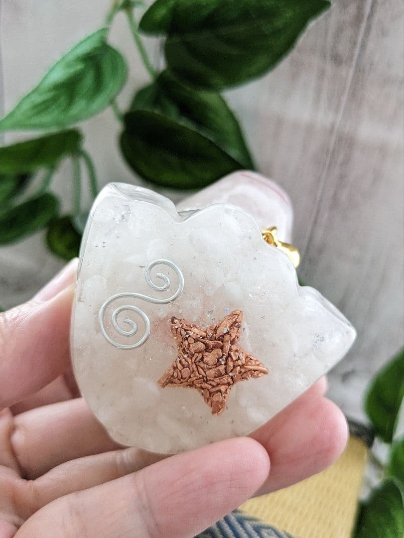 【今年も残り2ヶ月】❶白水晶の干支おうまちゃん形オルゴナイト☆他１点