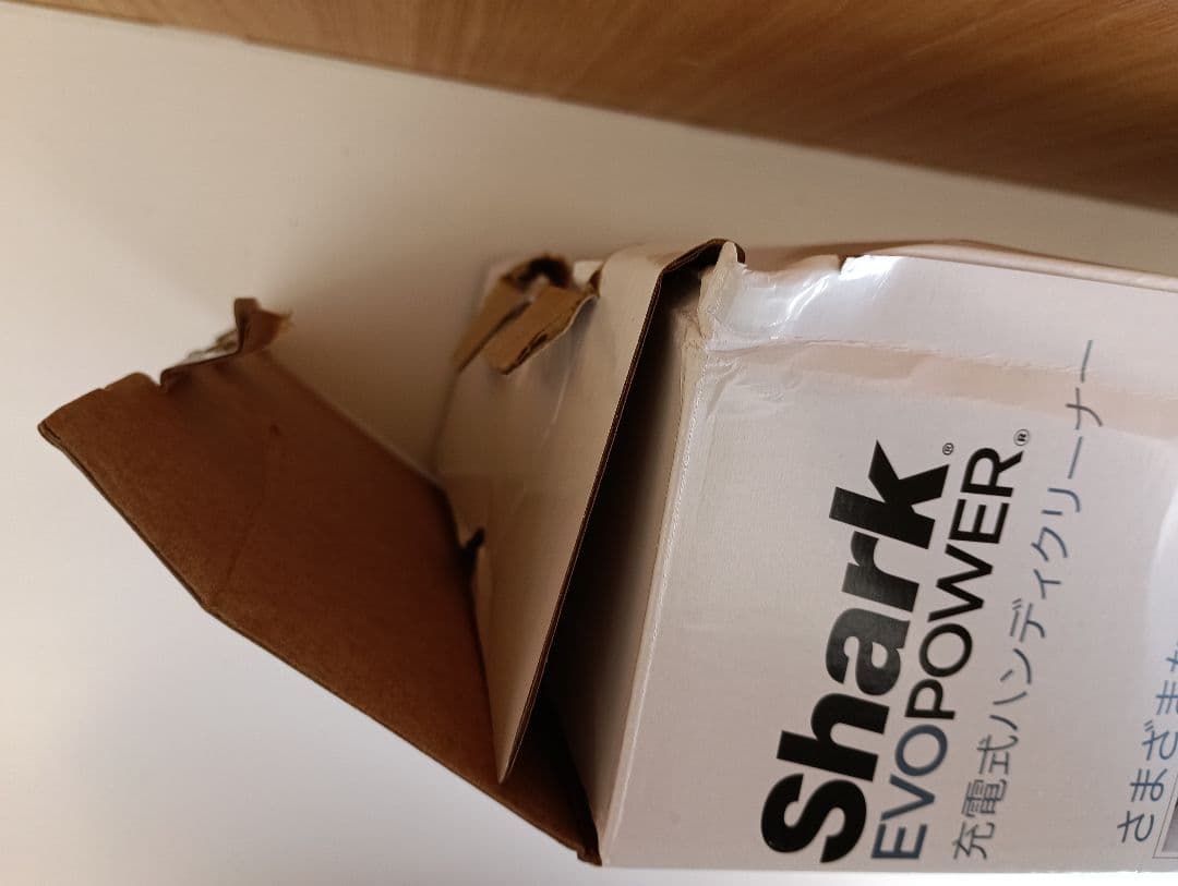 ③SHARK充電式ハンディクリーナー未使用ですが箱ダメージ有り