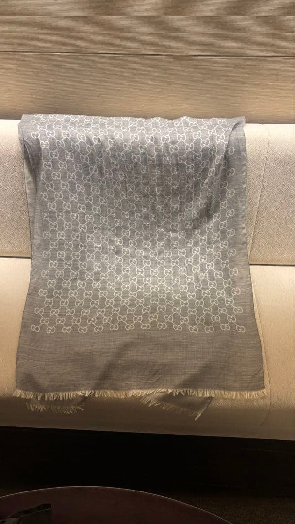 GUCCI グレー ロゴパターン ストール
