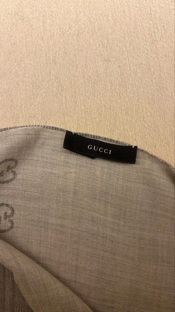GUCCI グレー ロゴパターン ストール