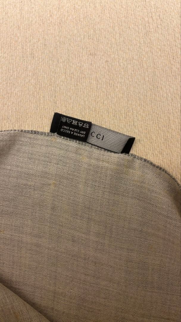 GUCCI グレー ロゴパターン ストール