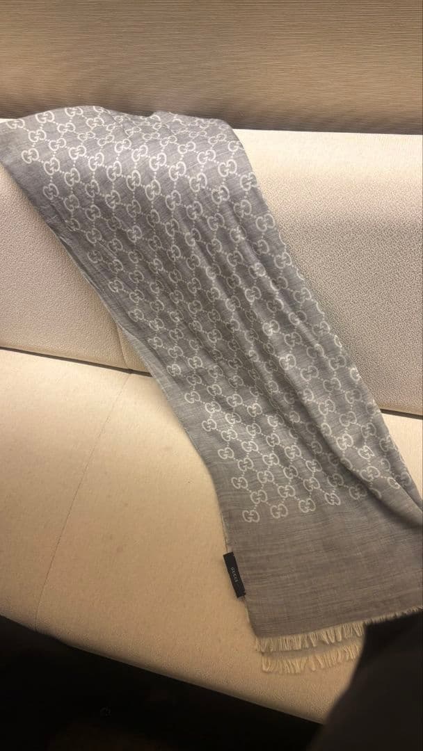 GUCCI グレー ロゴパターン ストール