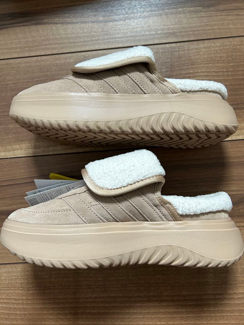 アディダス　adidas ボアミュール　23.5 新品