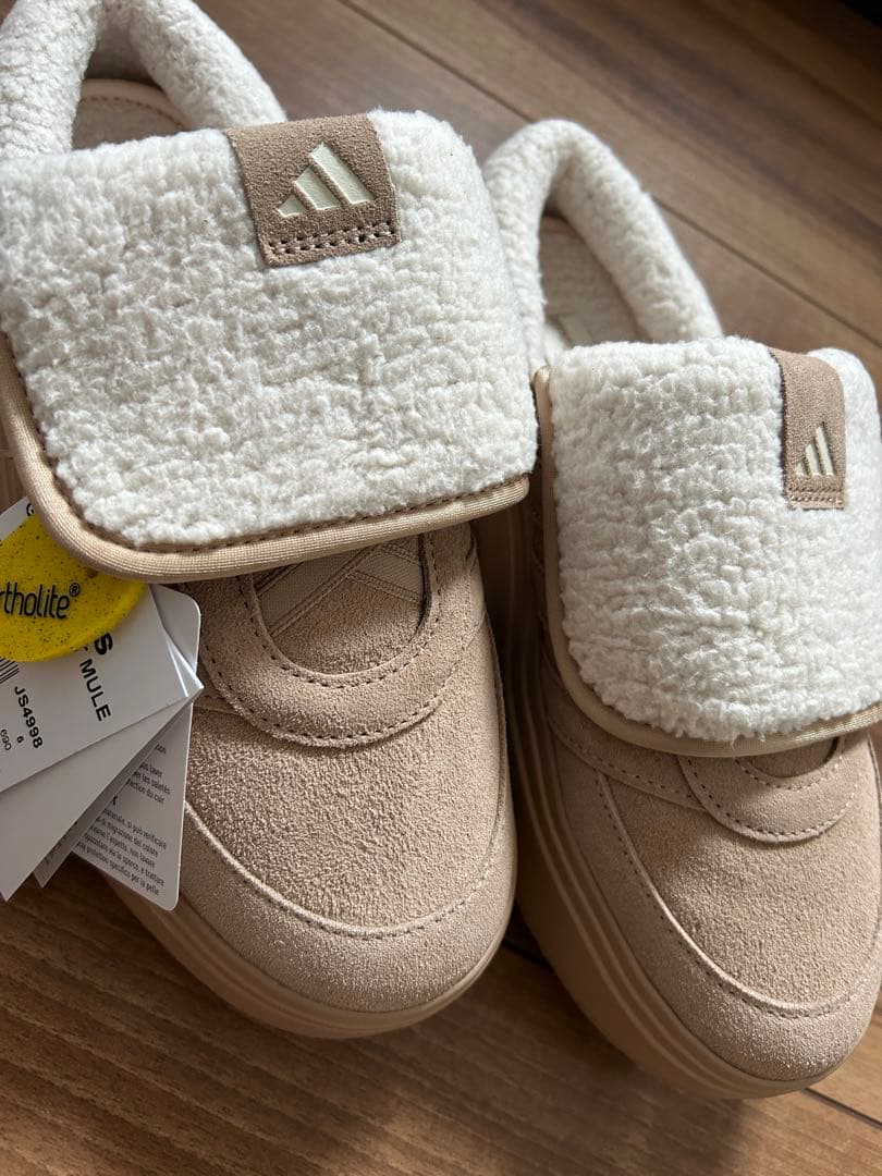 アディダス　adidas ボアミュール　23.5 新品