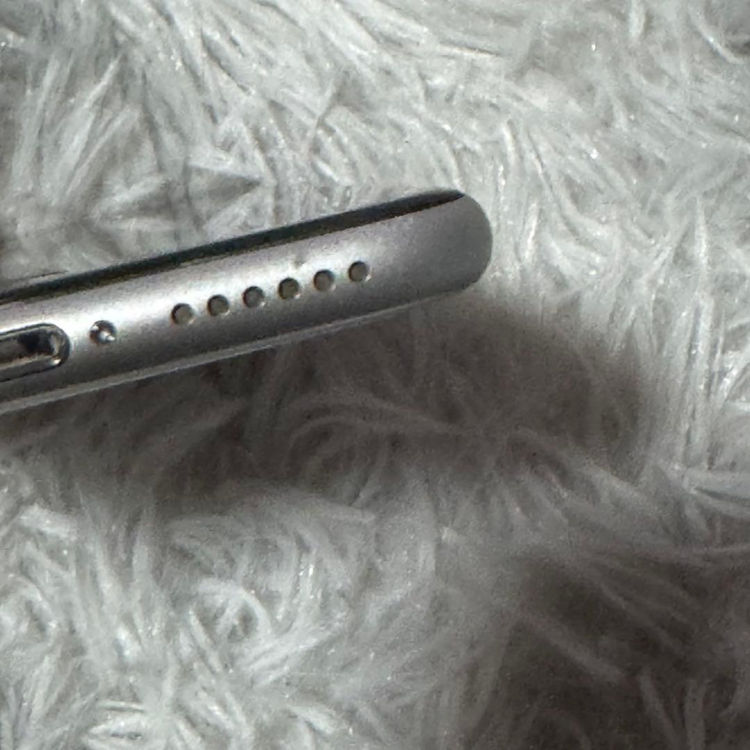 美品　iPhone SE 第二世代 64GB SIMフリー