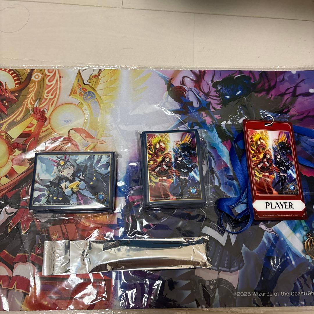 デュエプレGP参加時に配布された限定のプレイマットとスリーブ抽選ヴィヴィスリーブ