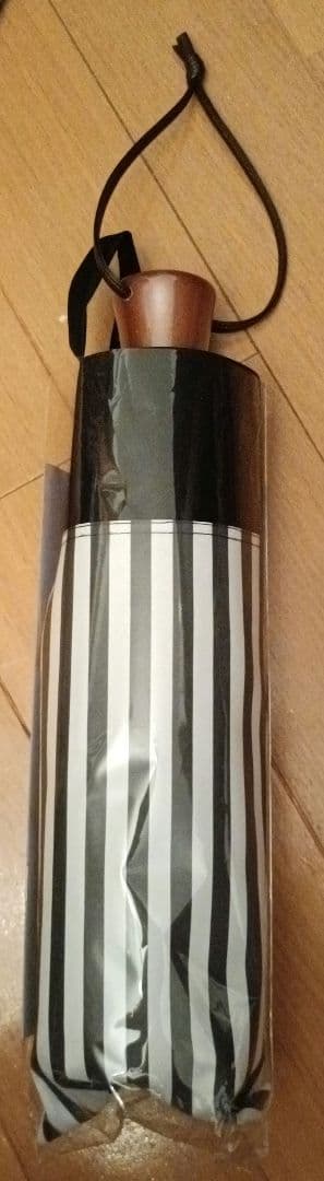 【新品未使用】サンバリア100 3段折りたたみ 日傘 ストライプ