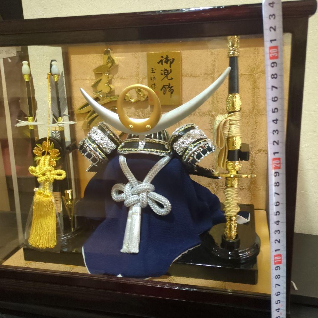 上杉謙信　兜ガラスケース入　五月人形　鎧　兜飾り