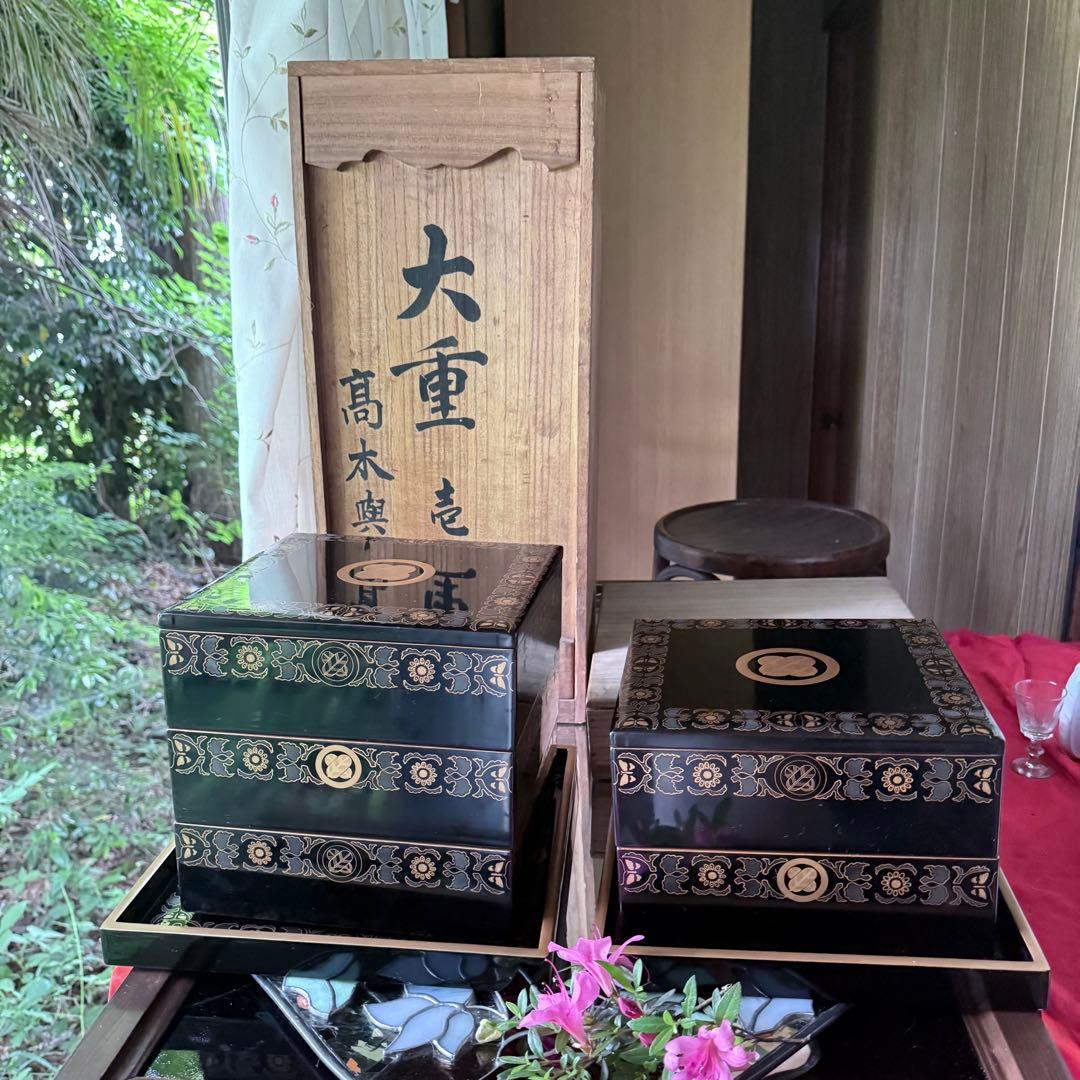 2167様感謝‼️JAPAN蒔絵鷹の羽家紋と蝶鳥花五段重二枚蓋と重ね盆二枚木箱入