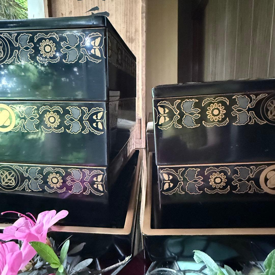 2167様感謝‼️JAPAN蒔絵鷹の羽家紋と蝶鳥花五段重二枚蓋と重ね盆二枚木箱入