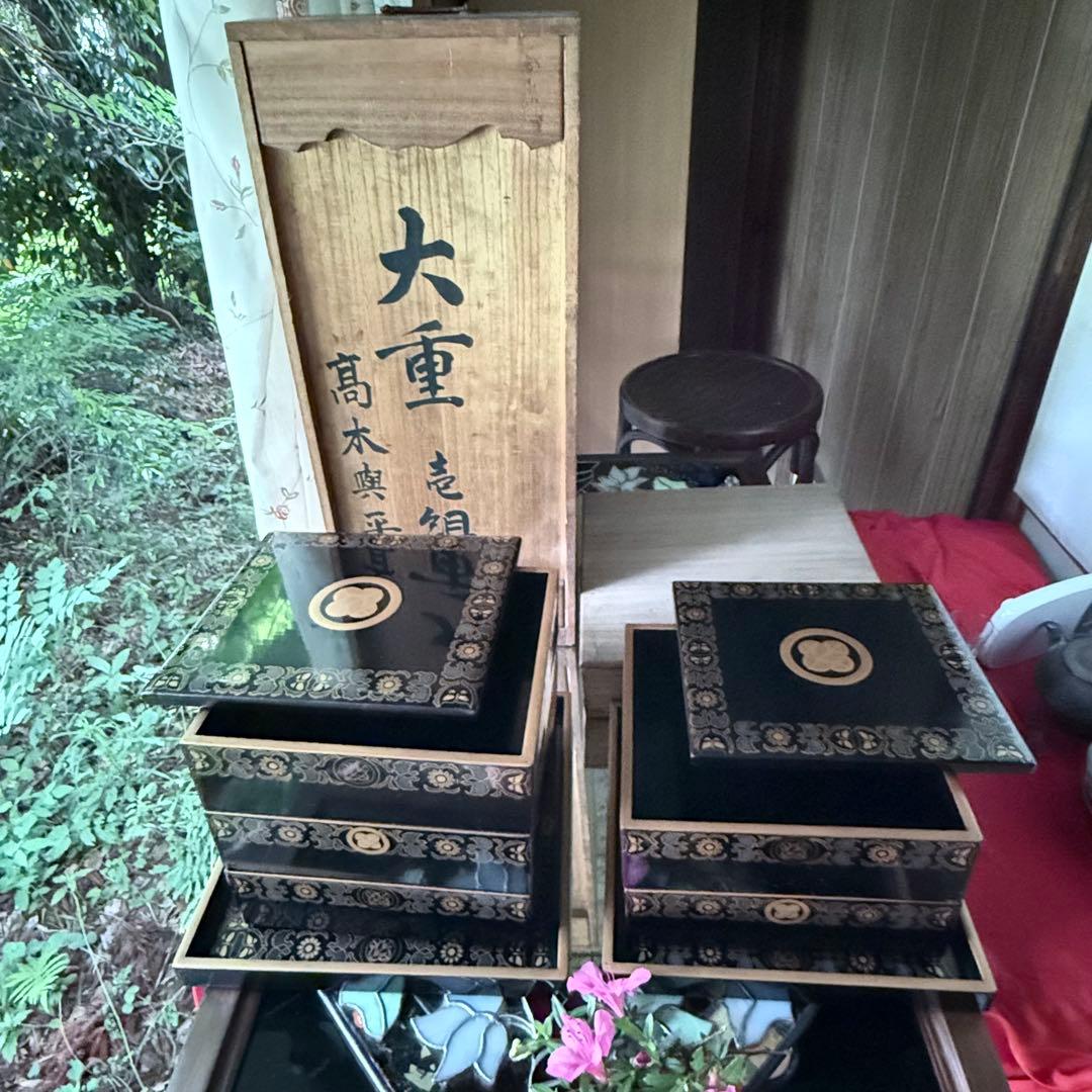 2167様感謝‼️JAPAN蒔絵鷹の羽家紋と蝶鳥花五段重二枚蓋と重ね盆二枚木箱入