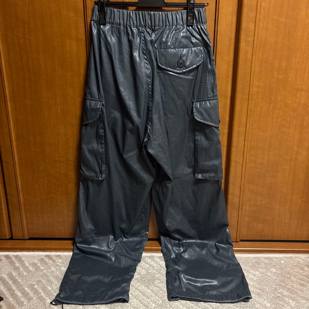【YOKE】LEATHER LIKE POLYESTER CARGO PANTS