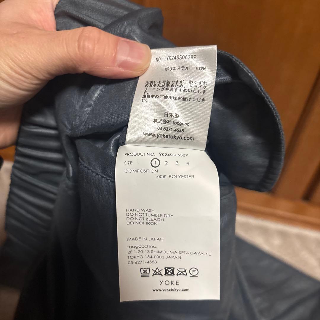 【YOKE】LEATHER LIKE POLYESTER CARGO PANTS