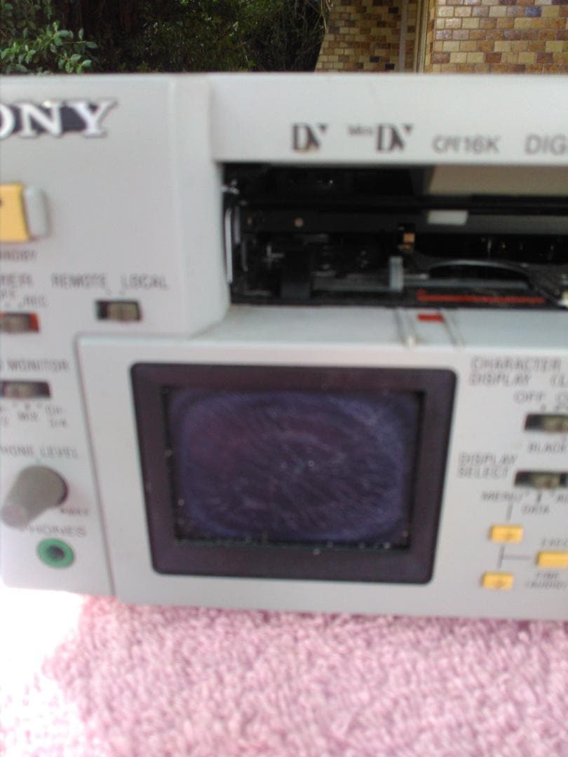 ソニーDVCAM　DSR-45中古動作品難ありの出品です❣