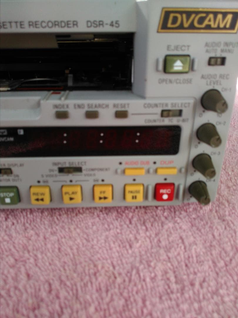 ソニーDVCAM　DSR-45中古動作品難ありの出品です❣